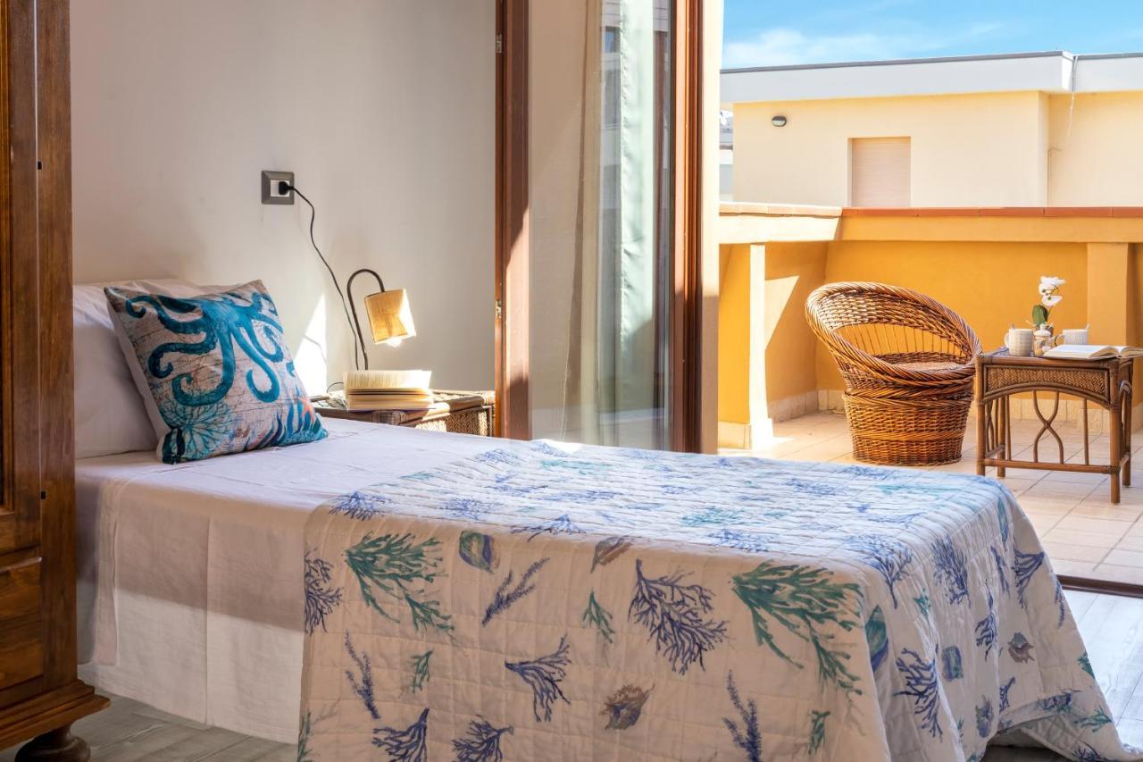 Apartamento Lungomare Garibaldi - Attico A Due Passi Dal Mare Alguer Exterior foto
